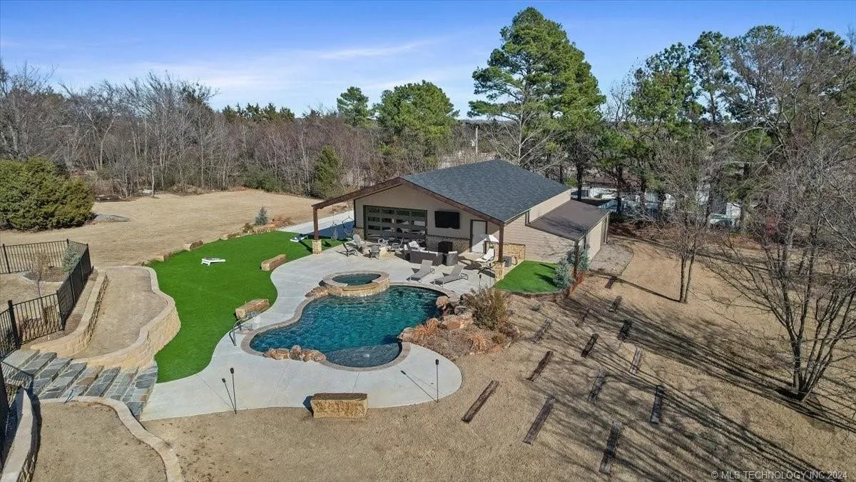 Texoma Country Pools and Spas pool services